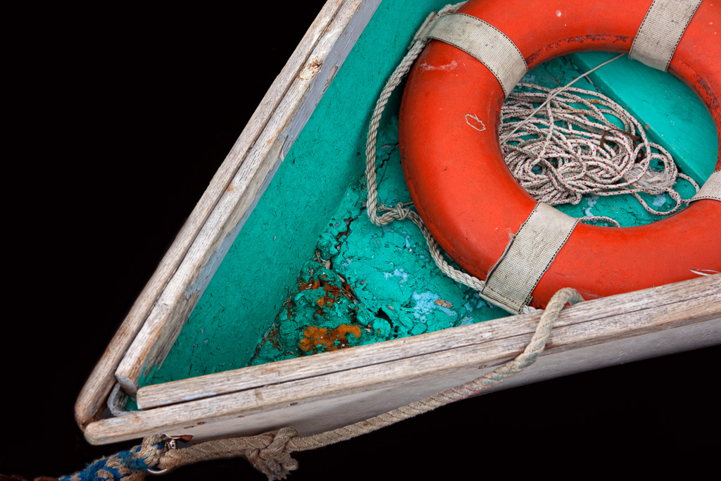 20090925-turquoise-boat-hull-and-life-preserver.jpg